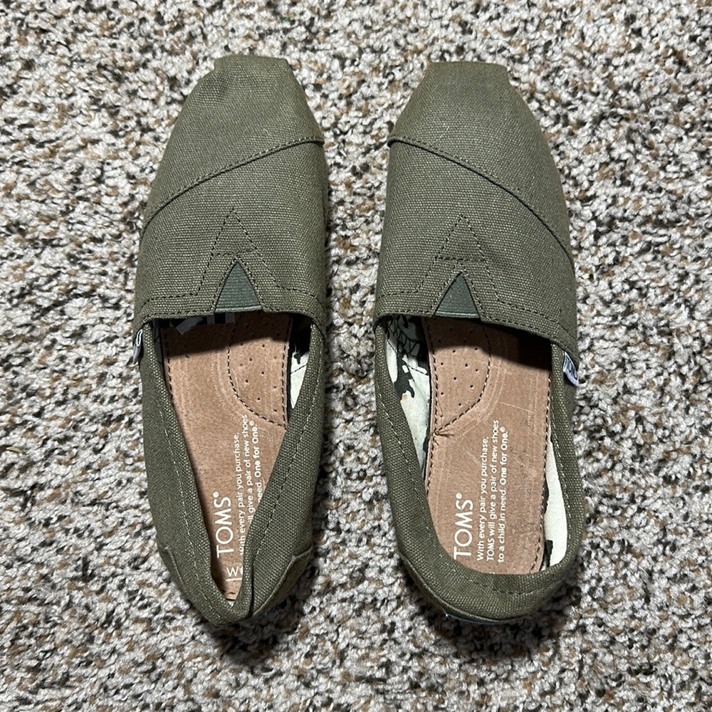 Toms Olive Green Alpargata Canvas Size: 6.5 Like New